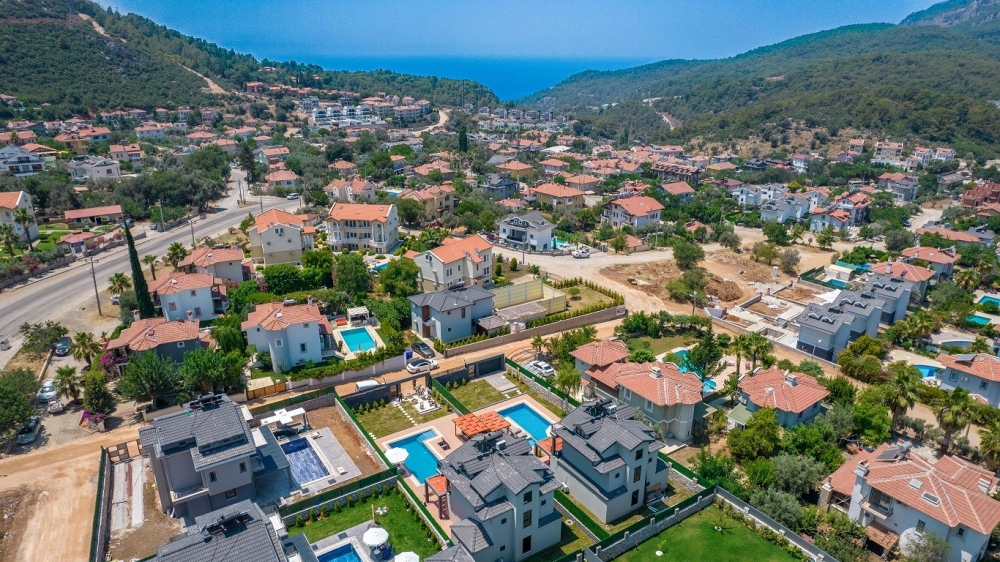 Villass F